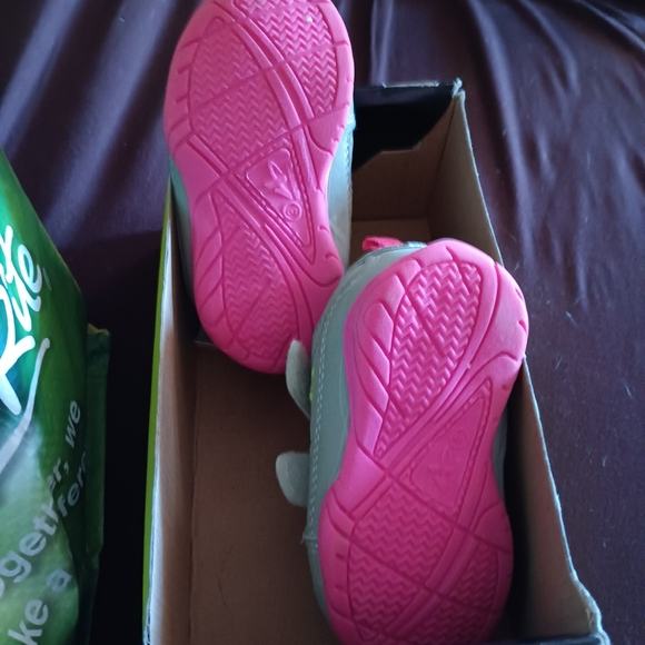 Baby girl grey and pink sneakers size 3 - Picture 2 of 3